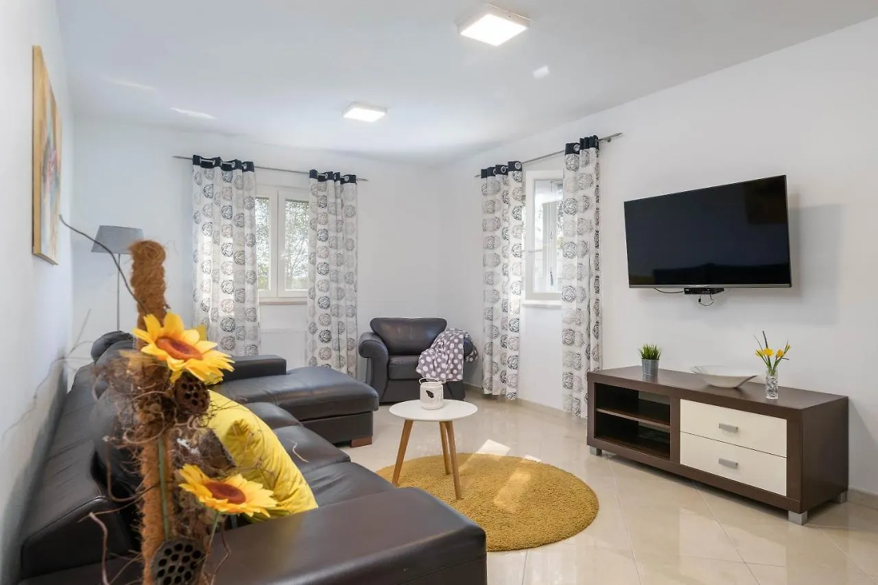 Villa Filip Krnica 0*,